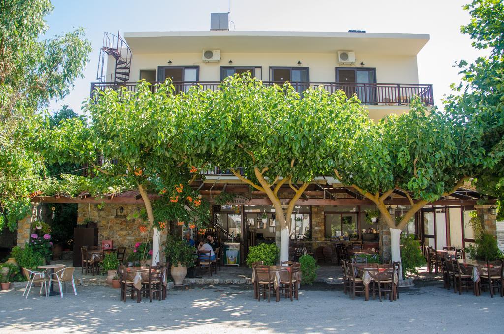 Platanos Rooms Sinoikismos Kambos Екстер'єр фото